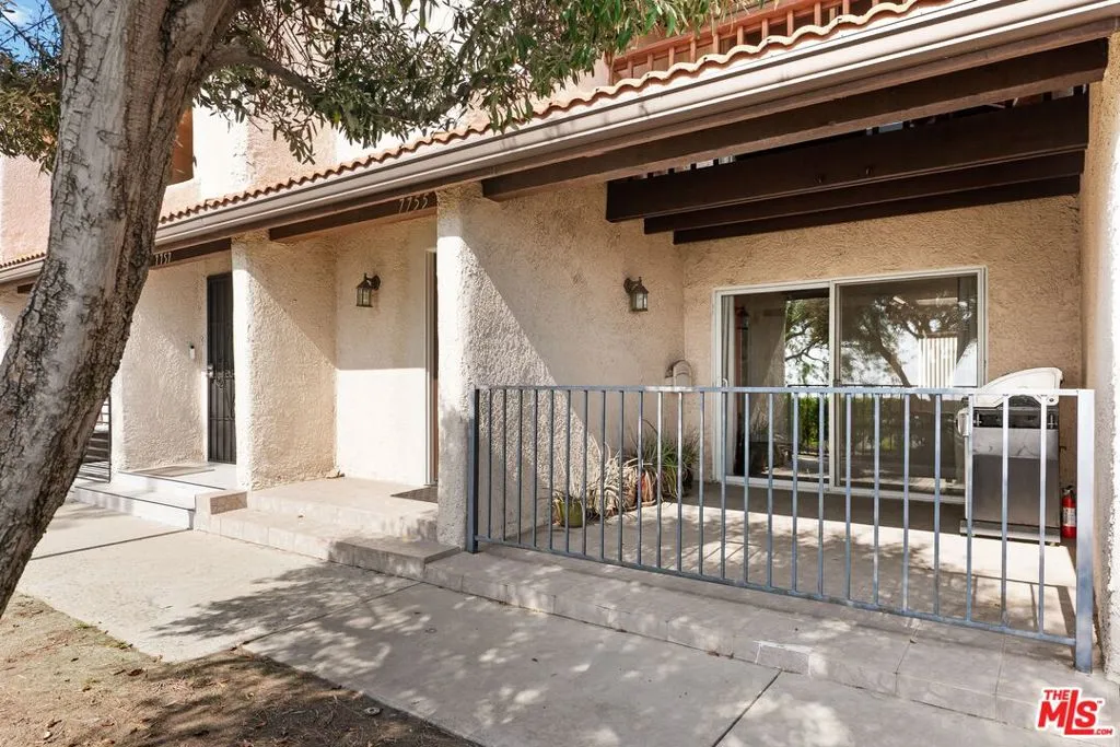 7755 Via Rosa Maria, Burbank, California 91504 home-pic-1